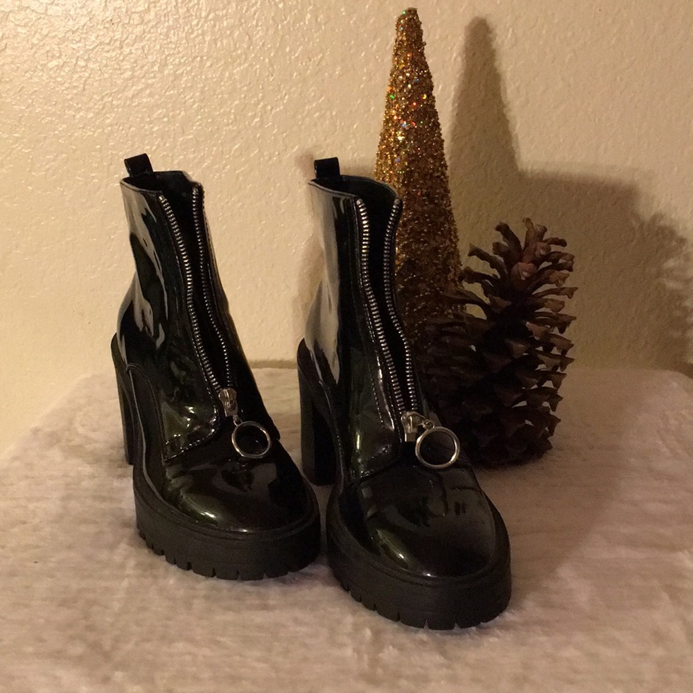 Black boots! 🖤